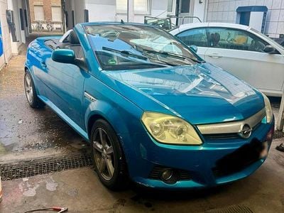 Second-hand Opel Tigra 125 CP (91 kW) 2005 Albastru Cabrio