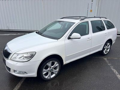 Gebraucht Skoda Octavia Elegance 140 PS (102 kW) 2011 Weiß Kombi