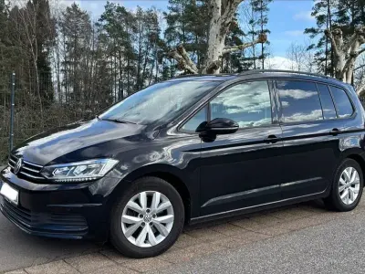 Gebraucht VW Touran Comfortline 116 PS (85 kW) 2017 Schwarz Van / Kleinbus