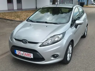 Gebraucht Ford Fiesta Trend 82 PS (60 kW) 2011 Silber Limousine
