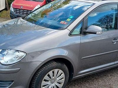 Second-hand VW Touran United 140 CP (102 kW) 2009 Gri Monovolum
