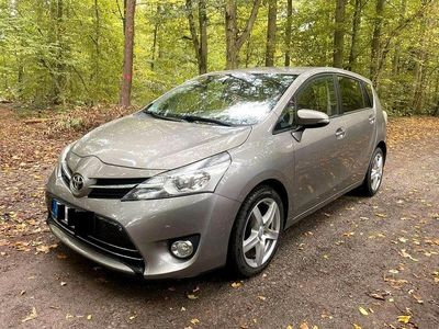 Braun Gebraucht 2015 Toyota Verso Multidrive S Van / Kleinbus | 9.000 €