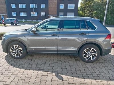 Grau Gebraucht 2018 VW Tiguan Sound SUV | 21.900 € (Fairer Preis)