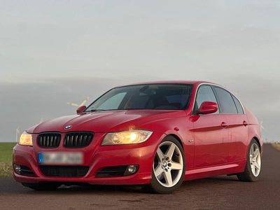 Rot Gebraucht 2011 BMW 330 M Sport Limousine | 10.990 € (Fairer Preis)