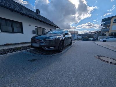 Gebraucht Ford Focus Titanium 120 PS (88 kW) 2017 Grau Kombi