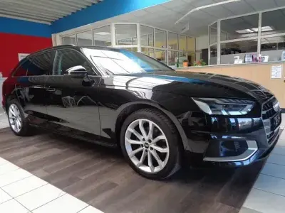 Gebraucht Audi A4 Advanced 163 PS (119 kW) 2022 Mythosschwarz metallic Kombi