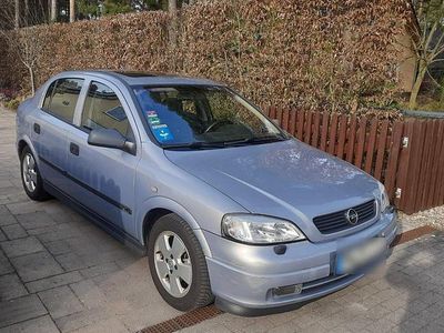 Używany Opel Astra 101 KM (74 kW) 2002 Srebrny Sedan/Limuzyna