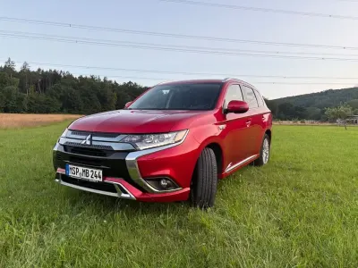 Gebraucht Mitsubishi Outlander P-HEV 224 PS (164 kW) 2021 Rot SUV