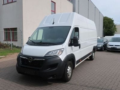 Weiss icy Gebraucht 2024 Opel Movano Van | 19.900 €
