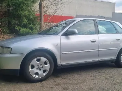 Usata Audi A3 Ambiente 102 CV (75 kW) 2002 Argento Utilitaria
