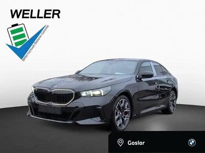 Neu BMW 550e Comfort Edition 313 PS (230 kW) 2026 Black sapphire (schwarz) Kleinwagen
