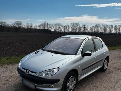 Gebraucht Peugeot 206 75 PS (55 kW) 2003 Silber Kleinwagen
