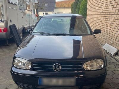 Schwarz Gebraucht 2003 VW Golf IV Kombi | 1.300 € (Guter Preis)