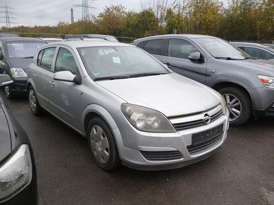 Usata Opel Astra Edition 90 CV (66 kW) 2004 Argento Berlina