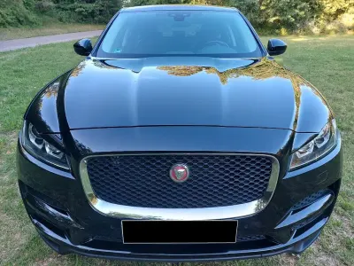 Gebraucht Jaguar F-Pace Prestige 179 PS (131 kW) 2019 Schwarz SUV