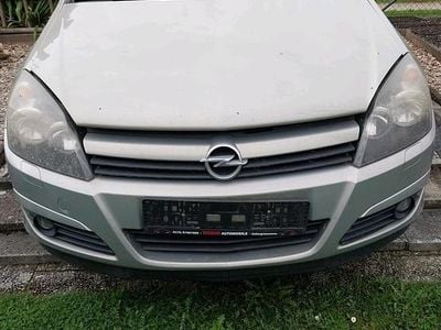 Begagnad Opel Astra 105 HK (77 kW) 2005 Sedan