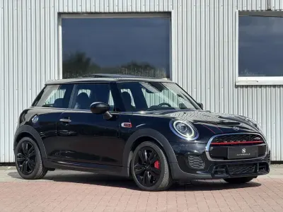 Gebraucht Mini John Cooper Works 231 PS (169 kW) 2020 Midnight black metallic Kleinwagen