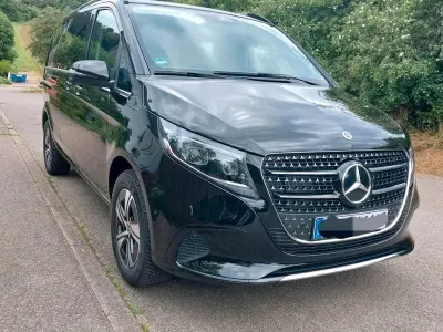 Gebraucht Mercedes V220 Avantgarde 163 PS (119 kW) 2025 Schwarz Van / Kleinbus
