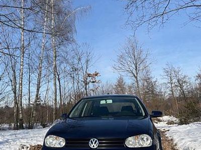 Blau Gebraucht 2004 VW Golf IV Kleinwagen | 1.200 € (Guter Preis)