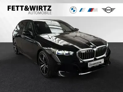 Gebraucht BMW 520 M Sport 197 PS (144 kW) 2025 Black sapphire metallic Kombi
