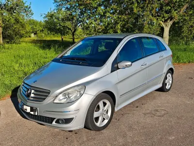 Gebraucht Mercedes B180 122 PS (89 kW) 2005 Silber Van / Kleinbus