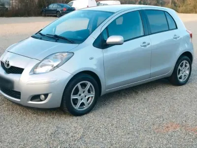 Gebraucht Toyota Yaris 101 PS (74 kW) 2011 Silber Kleinwagen