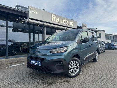 Neu Fiat Doblò 131 PS (96 kW) 2026 Blau Van / Kleinbus