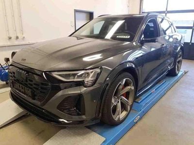Grau Gebraucht 2024 Audi SQ8 e-tron Sport SUV | 64.990 € (Guter Preis)