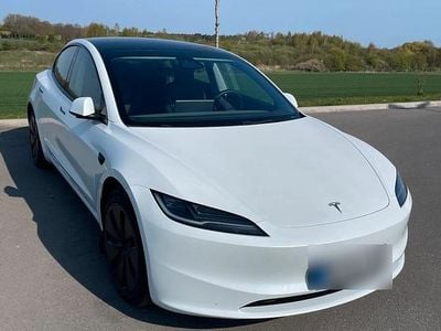 Begagnad Tesla Model 3 Long Range AWD 366 kW (498 HK) 2023 Vit Sedan