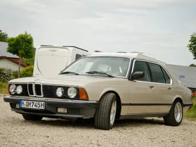 Gebraucht BMW 745 252 PS (185 kW) 1984 Gold Limousine