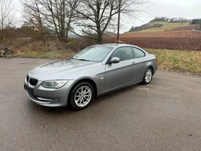 Gebraucht BMW 318 143 PS (105 kW) 2013 Grau Coupé
