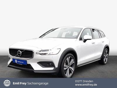 Crystal weißperleffekt Gebraucht 2023 Volvo V60 CC Plus Kombi | 37.250 € (Guter Preis)