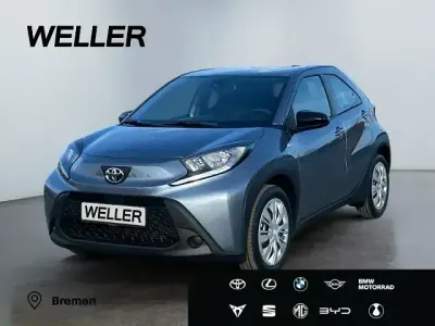 Neu Toyota Aygo X 72 PS (52 kW) 2025 Grau SUV
