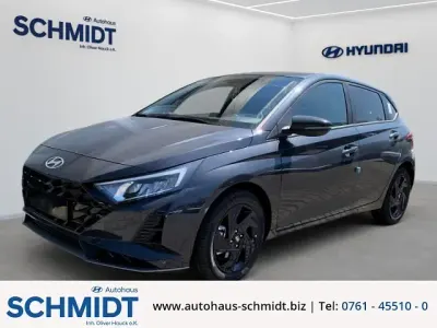 Neu Hyundai i20 Blackline 90 PS (66 kW) 2026 Grau Kleinwagen