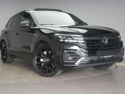Gebraucht VW Touareg R 462 PS (339 kW) 2023 Grenadilla black SUV