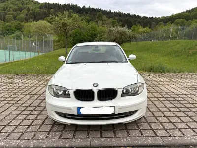 Używany BMW 116 122 KM (89 kW) 2007 Biały Hatchback