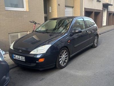 Blau Gebraucht 2001 Ford Focus Limousine | 1.800 € (Fairer Preis)