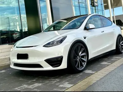 Begagnad Tesla Model Y Long Range AWD 274 kW (373 HK) 2022 Vit SUV