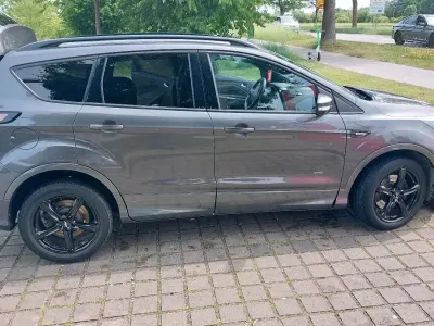 Gebraucht Ford Kuga 182 PS (133 kW) 2017 Grau SUV