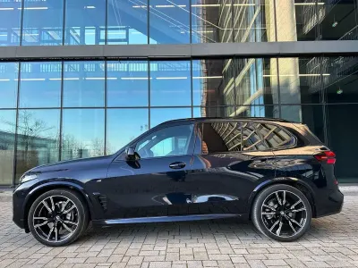 Gebraucht BMW X5 M Sport 298 PS (219 kW) 2025 Schwarz SUV