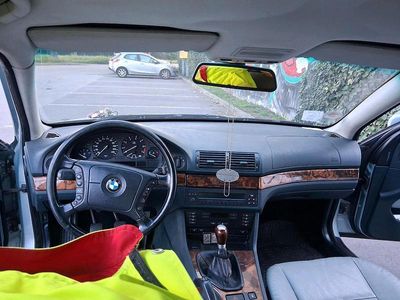 BMW 523