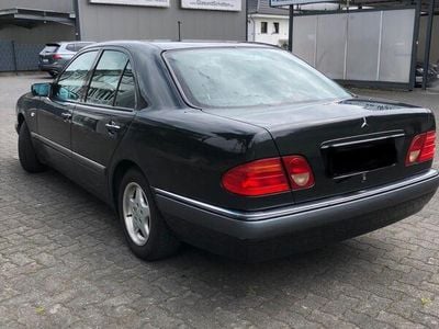 Mercedes E200