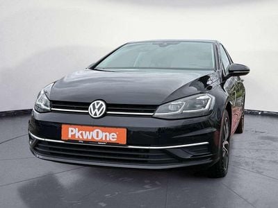 Gebraucht VW Golf VII Sound 110 PS (80 kW) 2018 Deep black perleffekt Limousine
