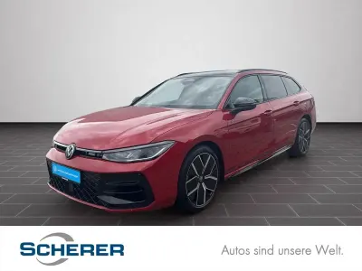 Gebraucht VW Passat R-line 265 PS (194 kW) 2025 Chilirot metallic grenadillschwarz metallic (metallic) Kombi
