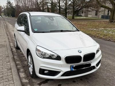 Weiß Gebraucht 2016 BMW 218 Gran Tourer Advantage Van / Kleinbus | 12.900 € (Guter Preis)