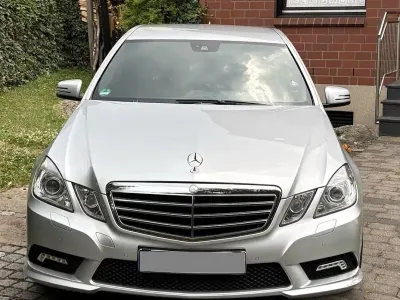 Gebraucht Mercedes E250 Avantgarde 204 PS (150 kW) 2010 Silber Limousine