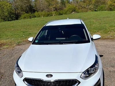 Gebraucht Kia Ceed Spirit 136 PS (100 kW) 2021 Weiß Kleinwagen