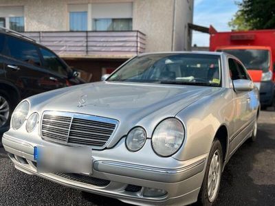 Mercedes E200
