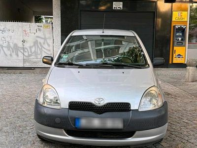 Usata Toyota Yaris 65 CV (47 kW) 2002 Giallo Utilitaria