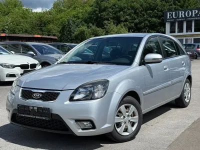 Gebraucht Kia Rio Spirit 75 PS (55 kW) 2010 Silber Limousine